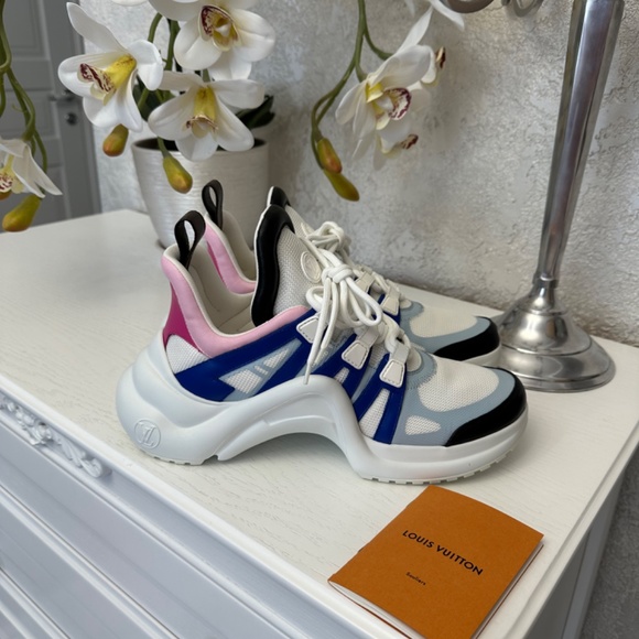 LOUIS VUITTON WOMEN'S LV ARCHLIGHT SNEAKER SIZE 40 AUTHENTIC❤️ - Picture 3 of 16
